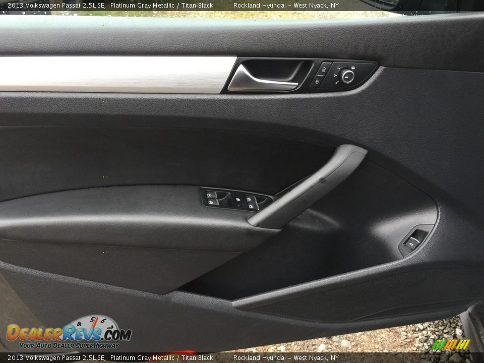 2013 Volkswagen Passat 2.5L SE Platinum Gray Metallic / Titan Black Photo #8