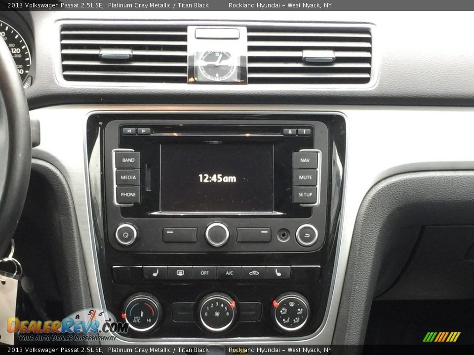 2013 Volkswagen Passat 2.5L SE Platinum Gray Metallic / Titan Black Photo #12