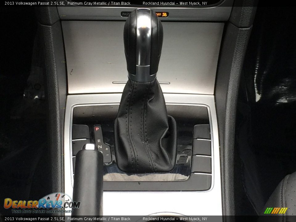2013 Volkswagen Passat 2.5L SE Platinum Gray Metallic / Titan Black Photo #13