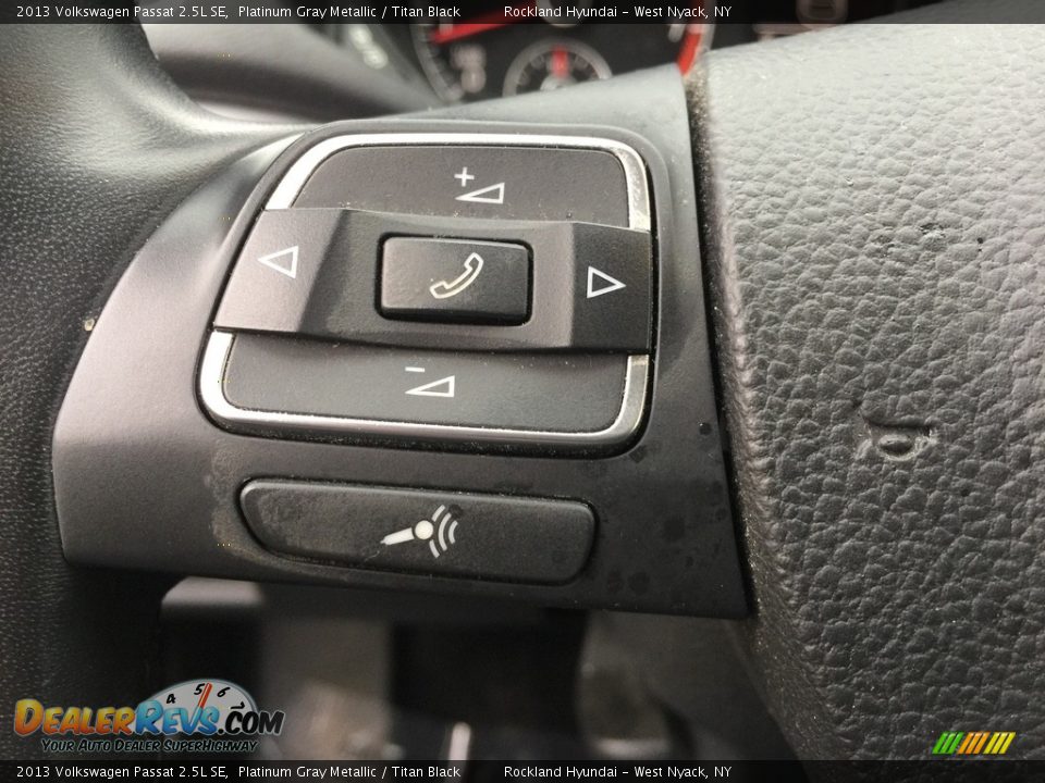 2013 Volkswagen Passat 2.5L SE Platinum Gray Metallic / Titan Black Photo #15