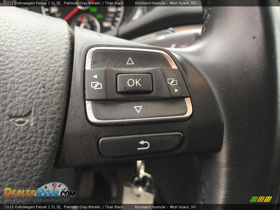 2013 Volkswagen Passat 2.5L SE Platinum Gray Metallic / Titan Black Photo #16