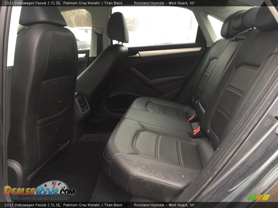 2013 Volkswagen Passat 2.5L SE Platinum Gray Metallic / Titan Black Photo #18