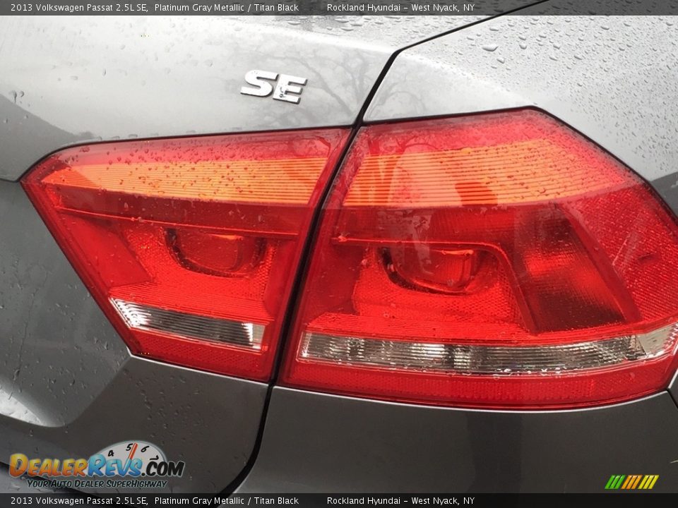 2013 Volkswagen Passat 2.5L SE Platinum Gray Metallic / Titan Black Photo #20