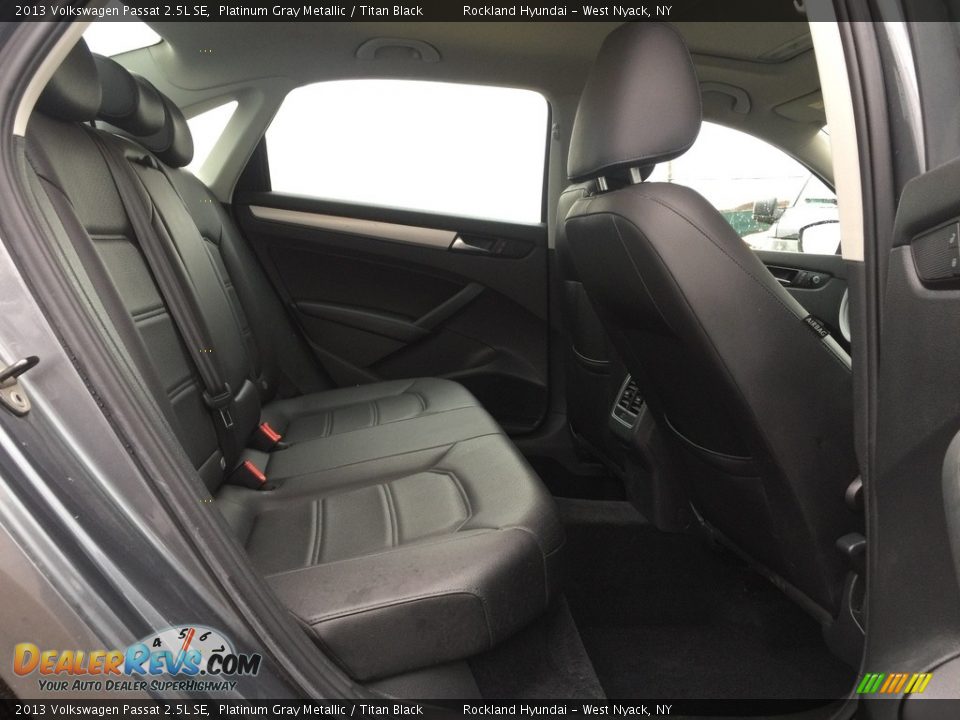 2013 Volkswagen Passat 2.5L SE Platinum Gray Metallic / Titan Black Photo #21