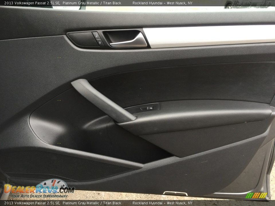 2013 Volkswagen Passat 2.5L SE Platinum Gray Metallic / Titan Black Photo #22