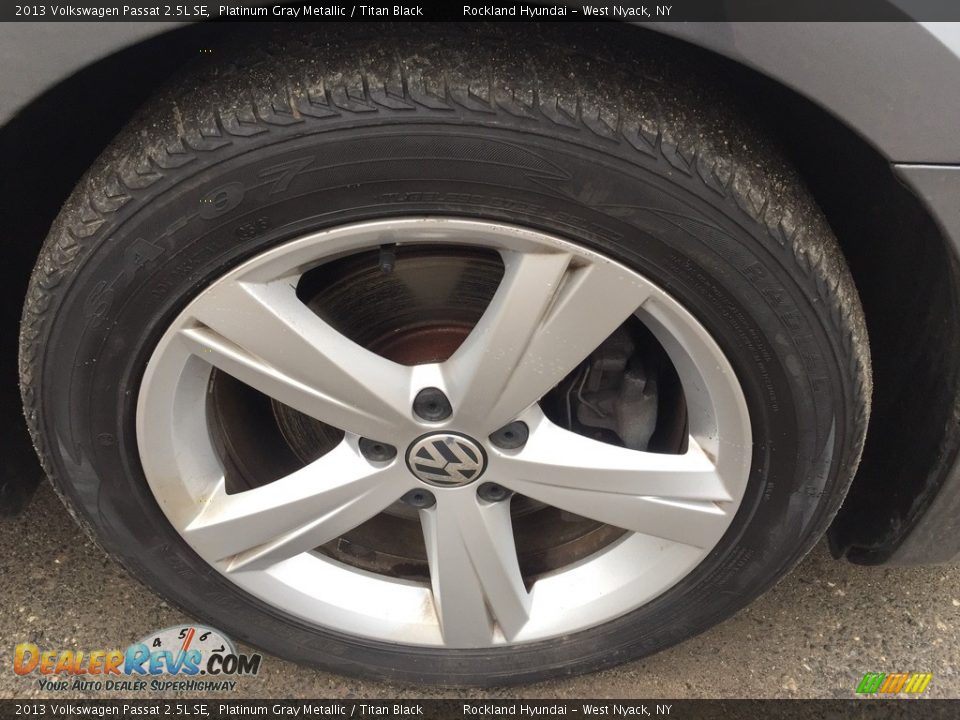 2013 Volkswagen Passat 2.5L SE Platinum Gray Metallic / Titan Black Photo #25