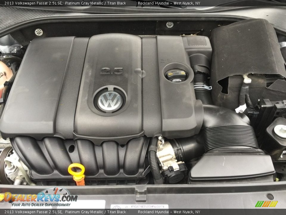 2013 Volkswagen Passat 2.5L SE Platinum Gray Metallic / Titan Black Photo #27