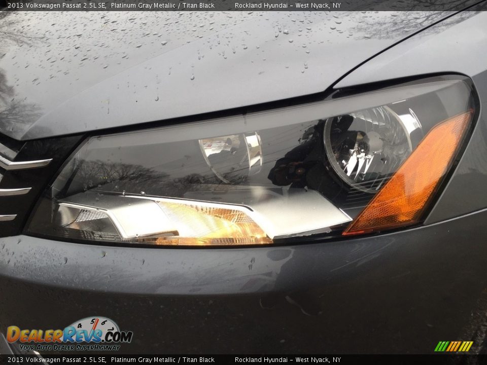 2013 Volkswagen Passat 2.5L SE Platinum Gray Metallic / Titan Black Photo #28