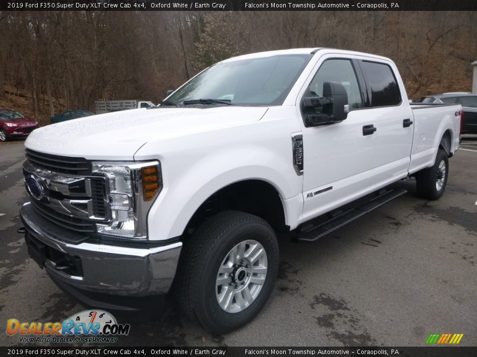 Front 3/4 View of 2019 Ford F350 Super Duty XLT Crew Cab 4x4 Photo #5