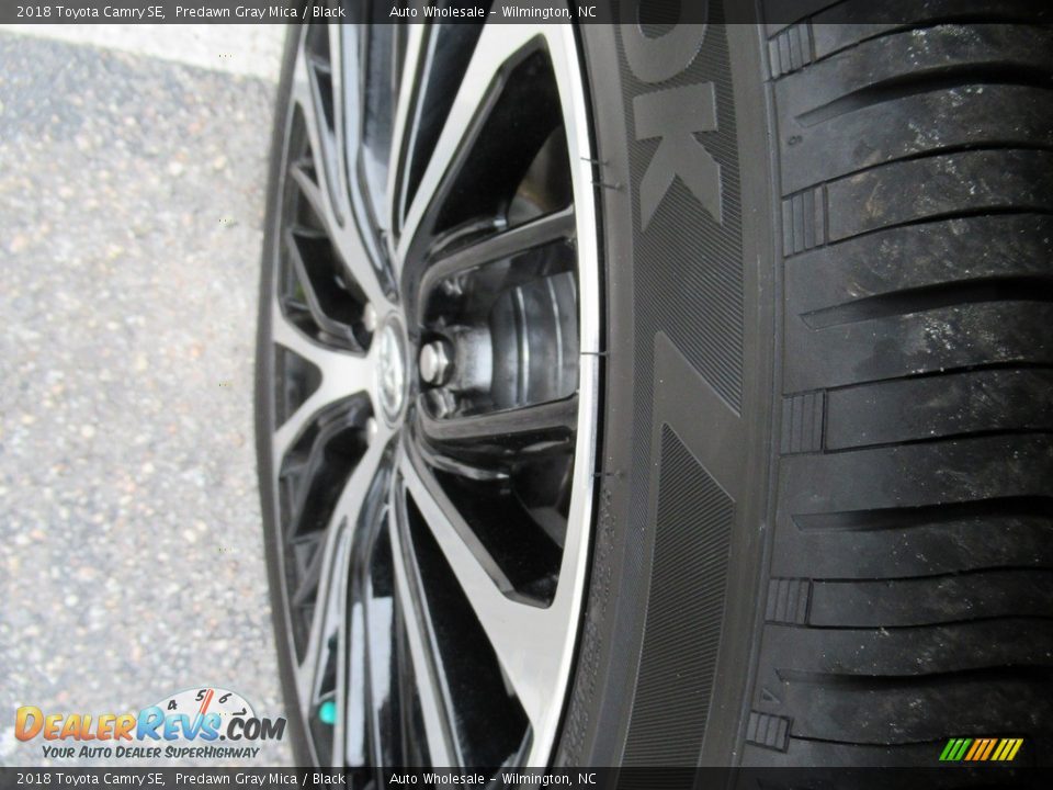 2018 Toyota Camry SE Predawn Gray Mica / Black Photo #8