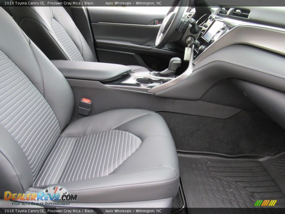 2018 Toyota Camry SE Predawn Gray Mica / Black Photo #13