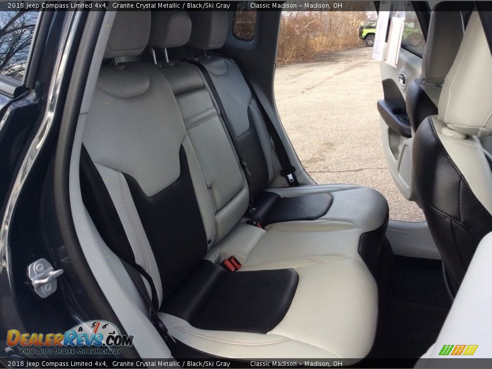2018 Jeep Compass Limited 4x4 Granite Crystal Metallic / Black/Ski Gray Photo #25