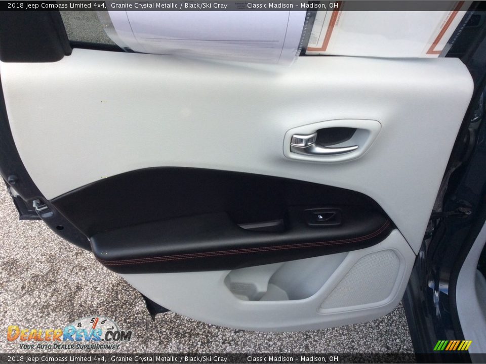 2018 Jeep Compass Limited 4x4 Granite Crystal Metallic / Black/Ski Gray Photo #26