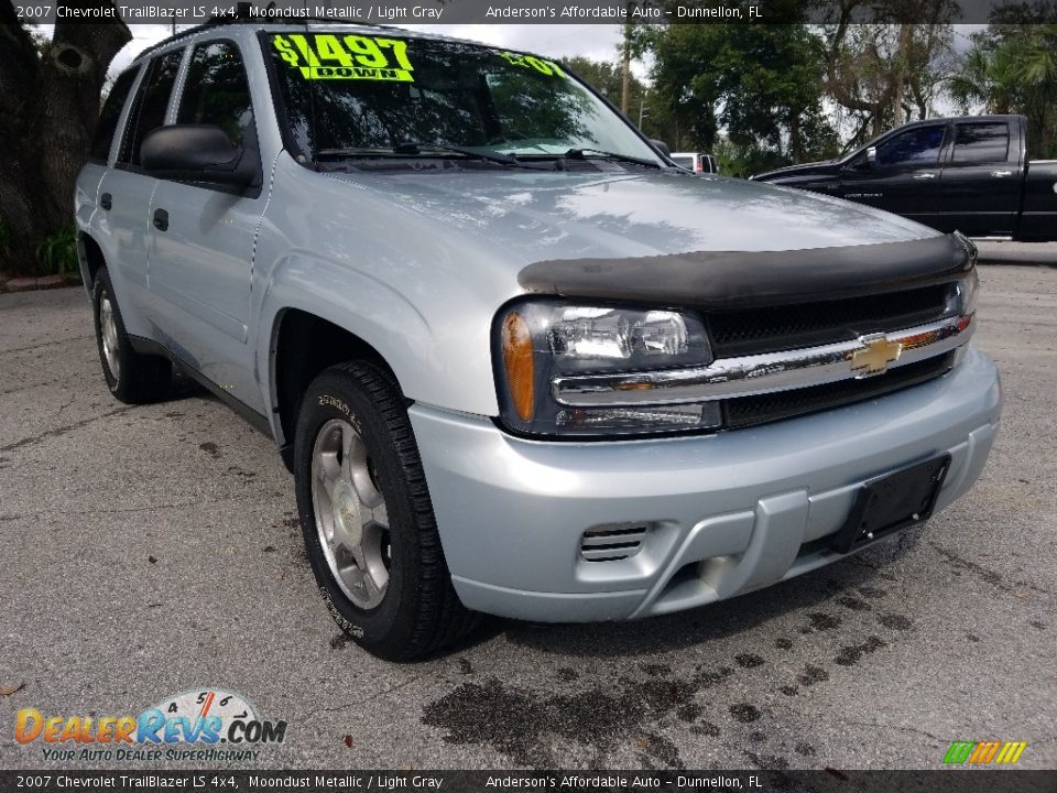 2007 Chevrolet TrailBlazer LS 4x4 Moondust Metallic / Light Gray Photo #1