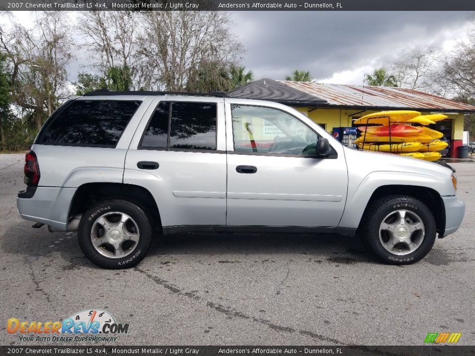 2007 Chevrolet TrailBlazer LS 4x4 Moondust Metallic / Light Gray Photo #2