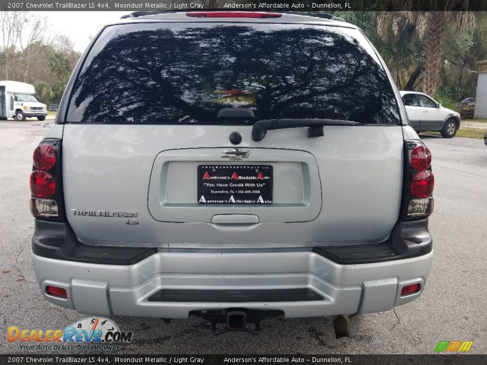 2007 Chevrolet TrailBlazer LS 4x4 Moondust Metallic / Light Gray Photo #4