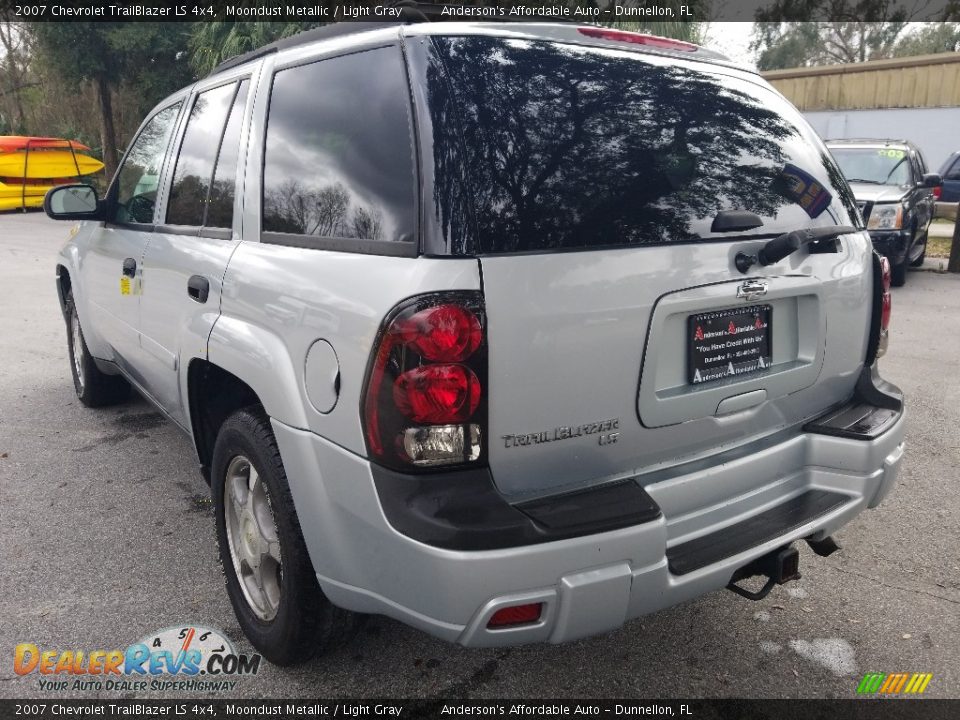 2007 Chevrolet TrailBlazer LS 4x4 Moondust Metallic / Light Gray Photo #5