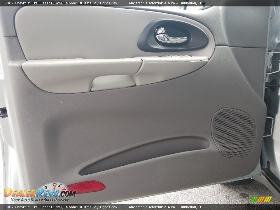 2007 Chevrolet TrailBlazer LS 4x4 Moondust Metallic / Light Gray Photo #9