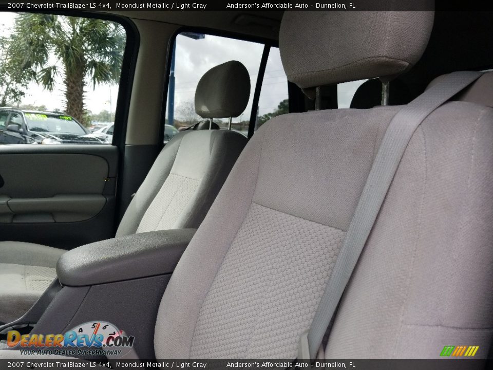 2007 Chevrolet TrailBlazer LS 4x4 Moondust Metallic / Light Gray Photo #11