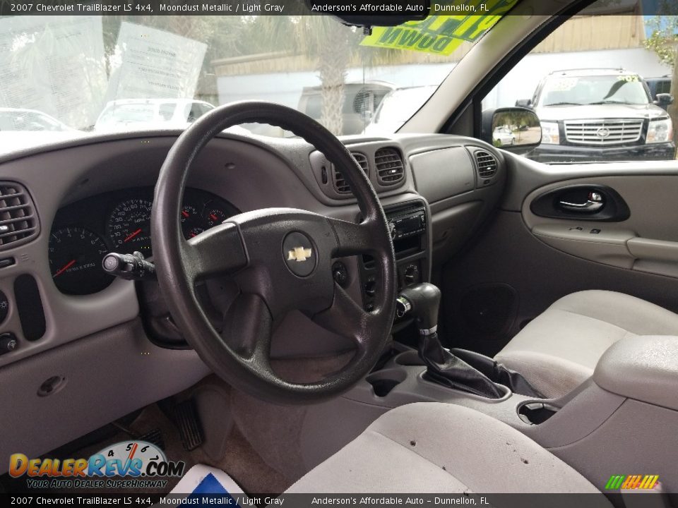2007 Chevrolet TrailBlazer LS 4x4 Moondust Metallic / Light Gray Photo #12