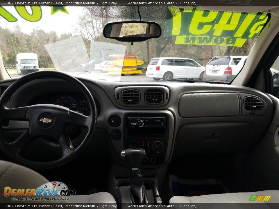 2007 Chevrolet TrailBlazer LS 4x4 Moondust Metallic / Light Gray Photo #13