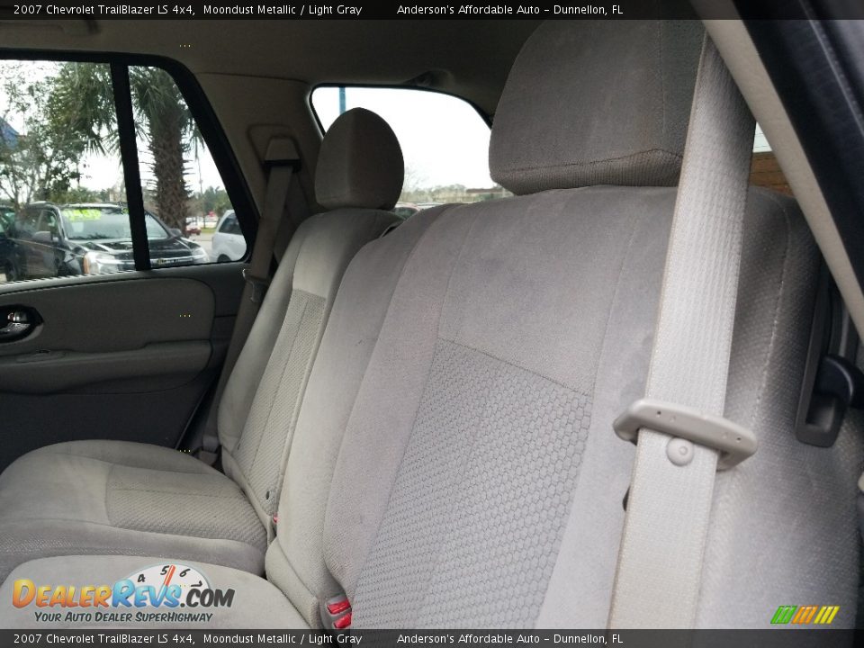 2007 Chevrolet TrailBlazer LS 4x4 Moondust Metallic / Light Gray Photo #16