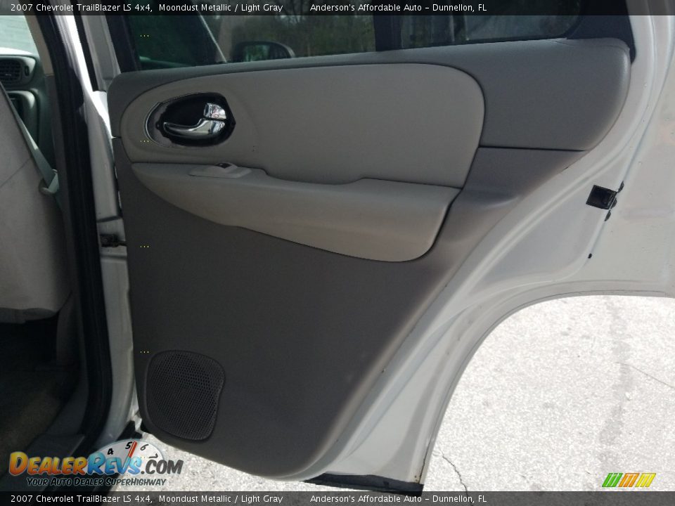 2007 Chevrolet TrailBlazer LS 4x4 Moondust Metallic / Light Gray Photo #20