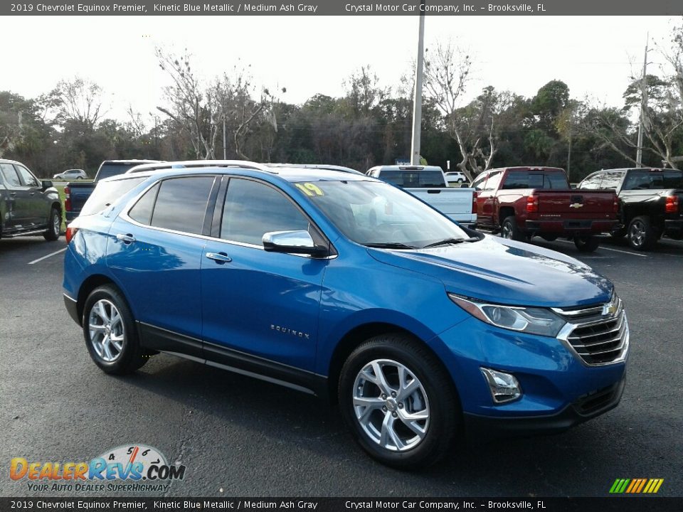 Front 3/4 View of 2019 Chevrolet Equinox Premier Photo #7