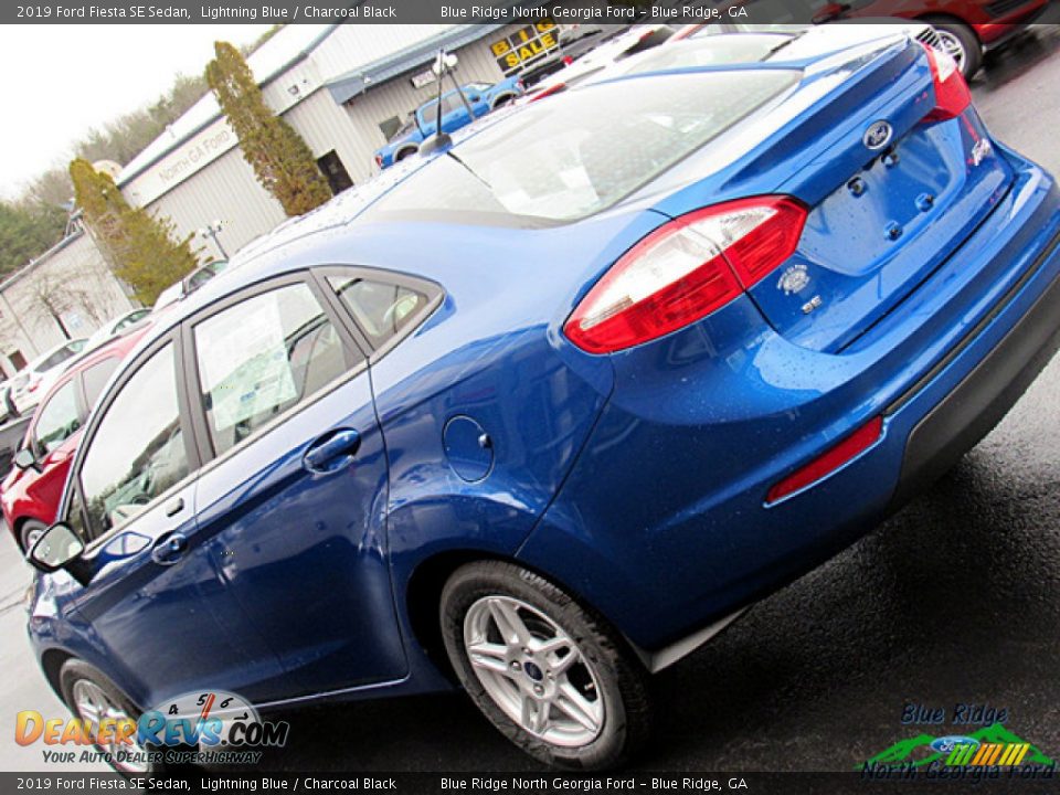 2019 Ford Fiesta SE Sedan Lightning Blue / Charcoal Black Photo #32