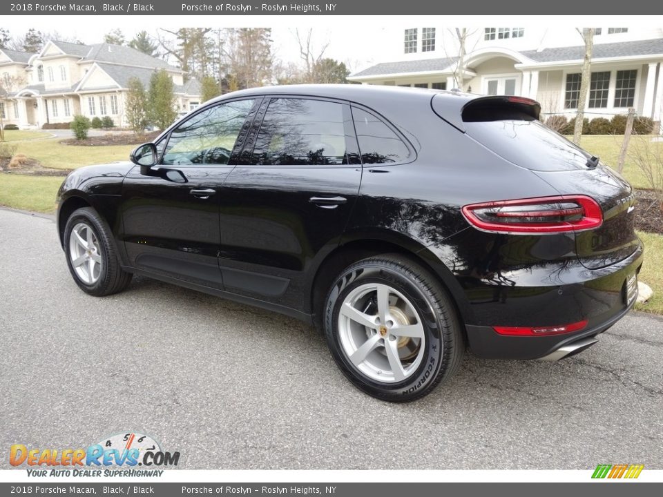 2018 Porsche Macan Black / Black Photo #4