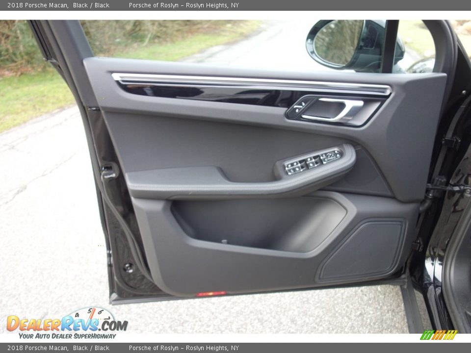 2018 Porsche Macan Black / Black Photo #11
