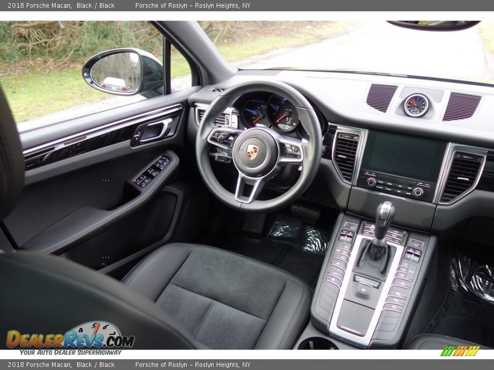 2018 Porsche Macan Black / Black Photo #12