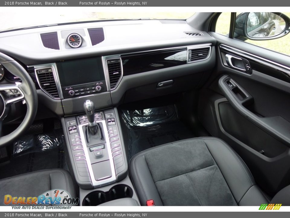 2018 Porsche Macan Black / Black Photo #14