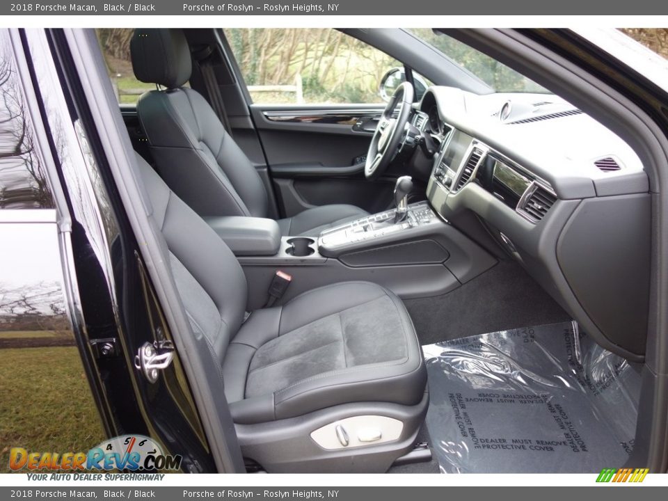 2018 Porsche Macan Black / Black Photo #15