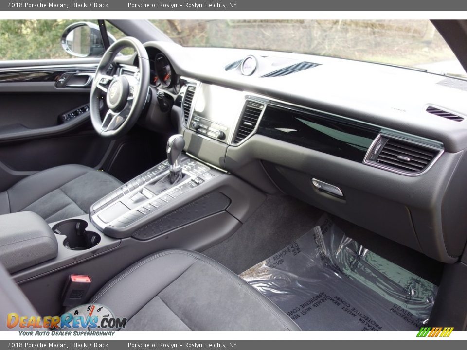 2018 Porsche Macan Black / Black Photo #16