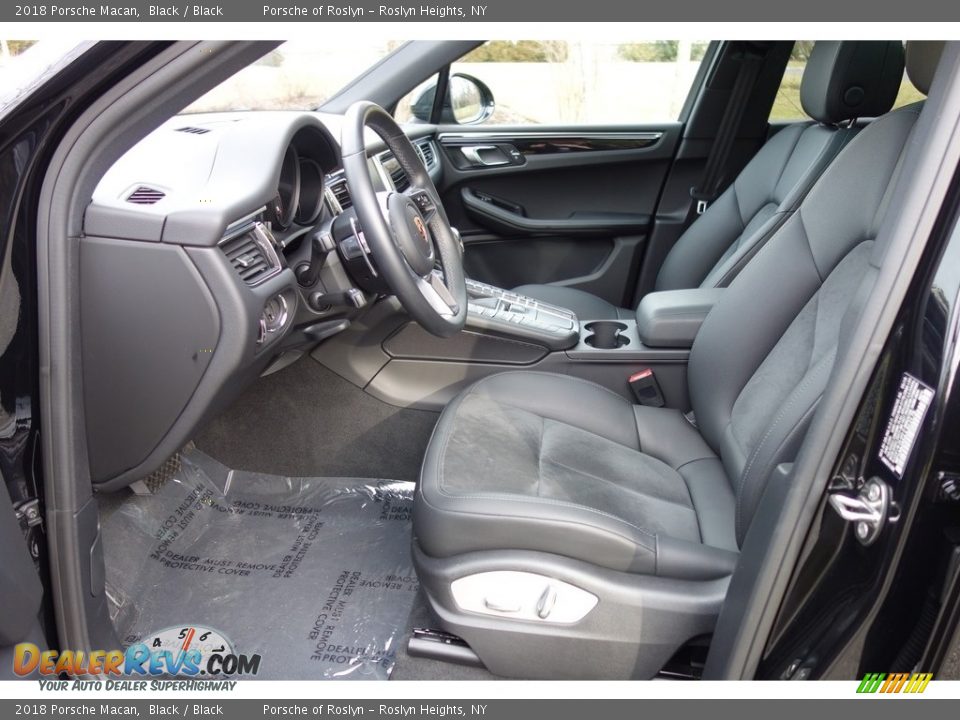 2018 Porsche Macan Black / Black Photo #17