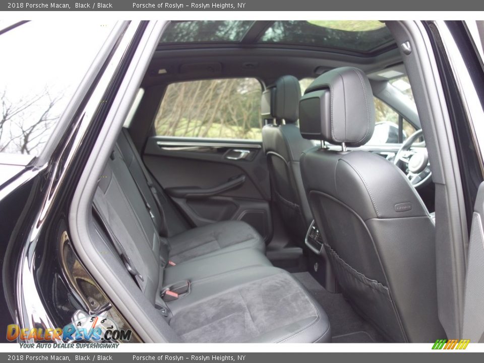 2018 Porsche Macan Black / Black Photo #18