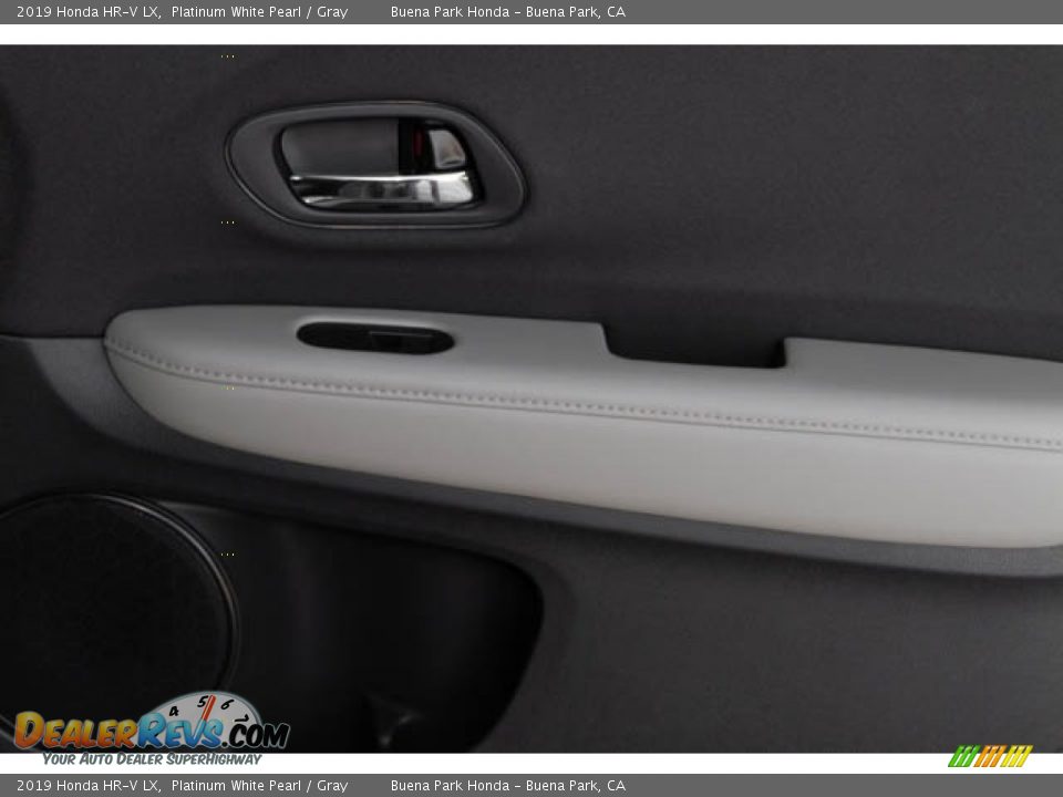 2019 Honda HR-V LX Platinum White Pearl / Gray Photo #32