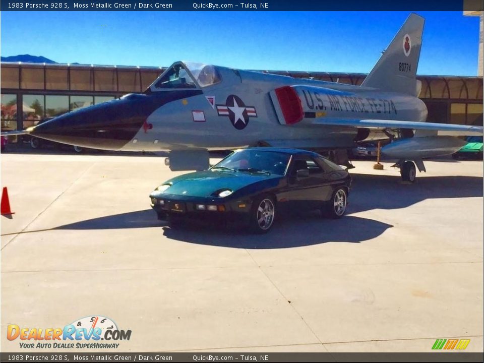 1983 Porsche 928 S Moss Metallic Green / Dark Green Photo #3
