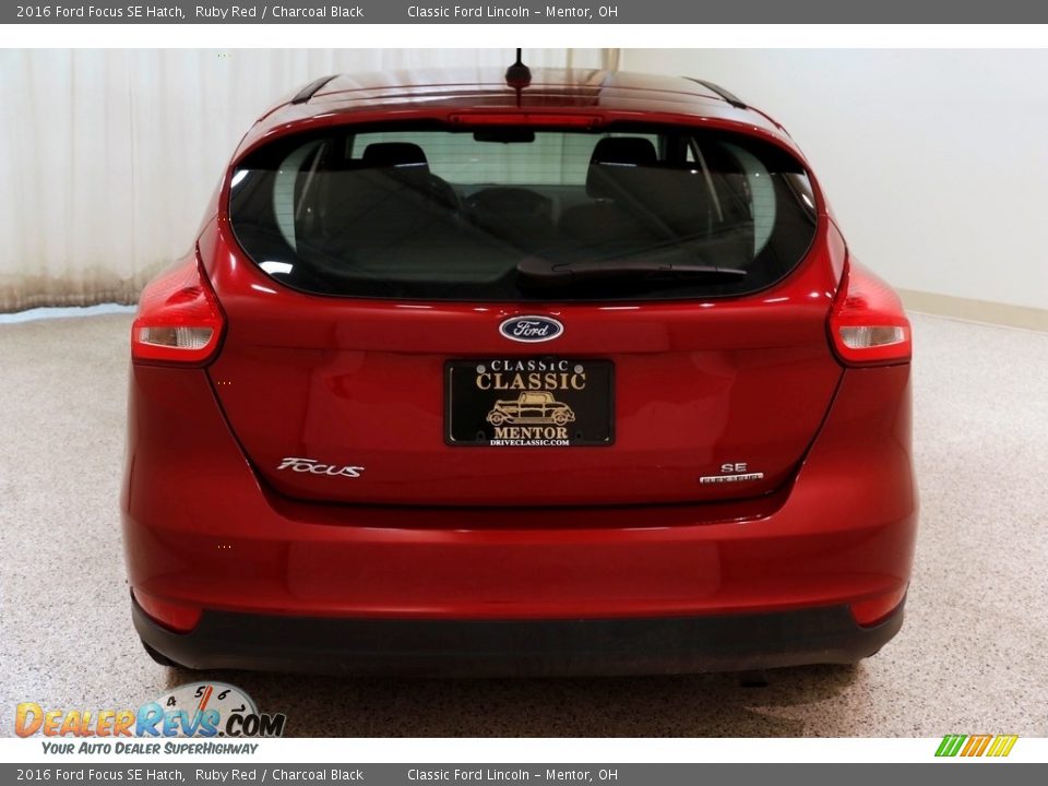 2016 Ford Focus SE Hatch Ruby Red / Charcoal Black Photo #18