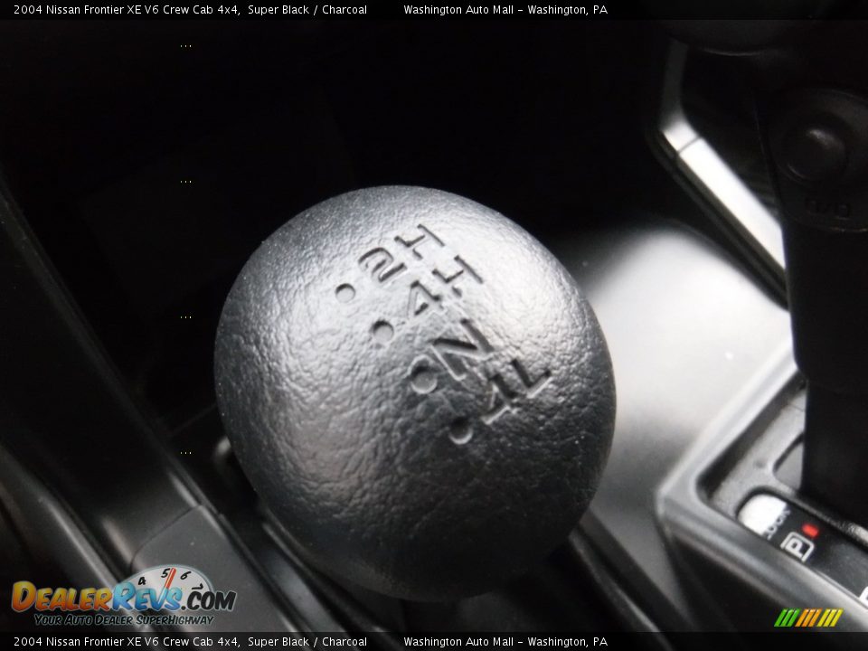 2004 Nissan Frontier XE V6 Crew Cab 4x4 Super Black / Charcoal Photo #18