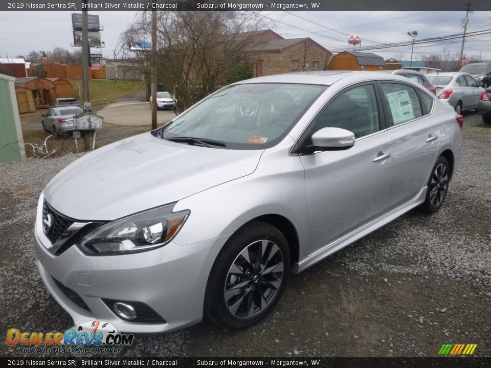 Front 3/4 View of 2019 Nissan Sentra SR Photo #8