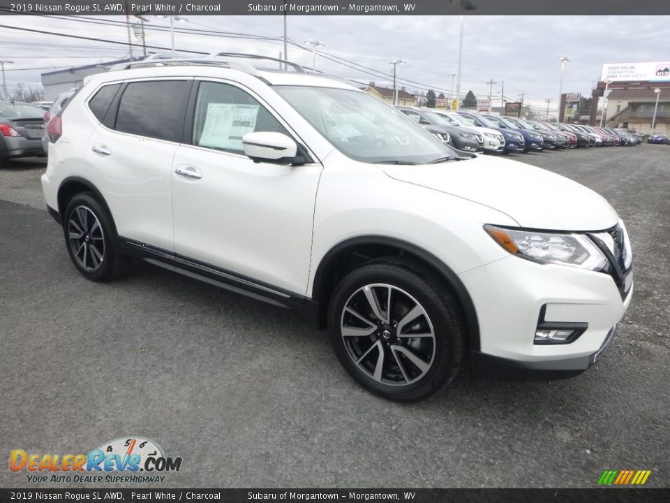 Front 3/4 View of 2019 Nissan Rogue SL AWD Photo #1