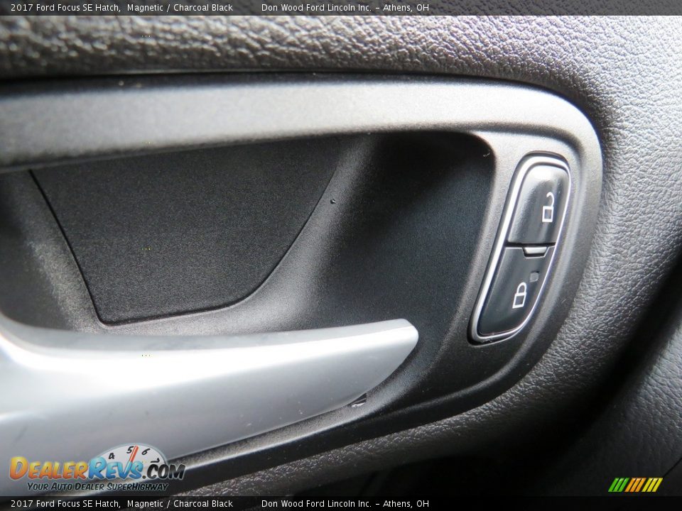2017 Ford Focus SE Hatch Magnetic / Charcoal Black Photo #31