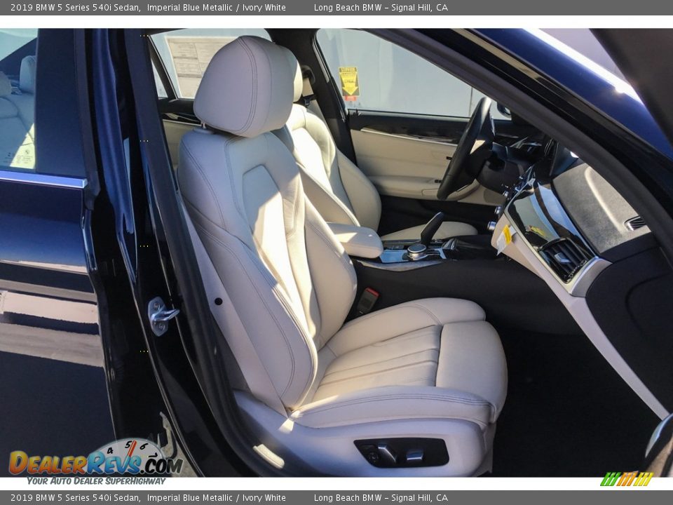 2019 BMW 5 Series 540i Sedan Imperial Blue Metallic / Ivory White Photo #5
