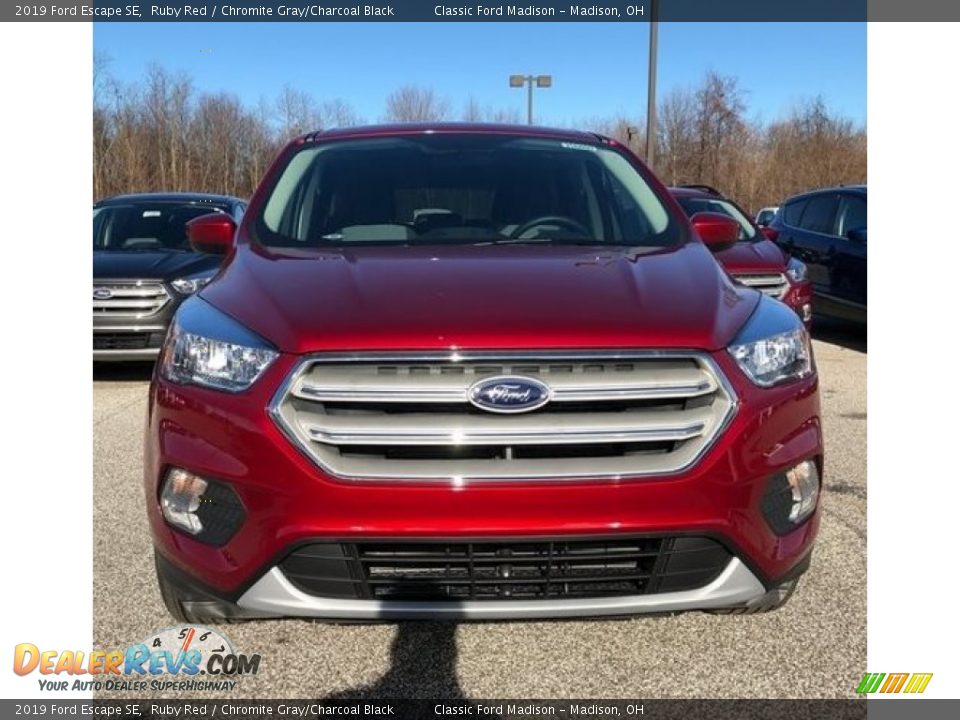 2019 Ford Escape SE Ruby Red / Chromite Gray/Charcoal Black Photo #2