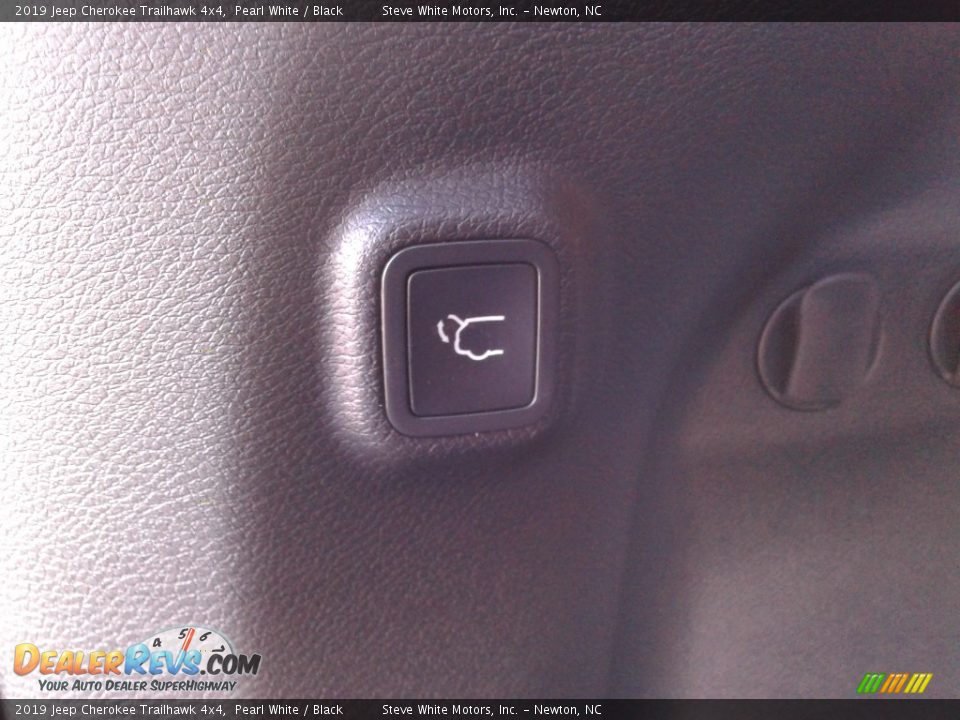 2019 Jeep Cherokee Trailhawk 4x4 Pearl White / Black Photo #12