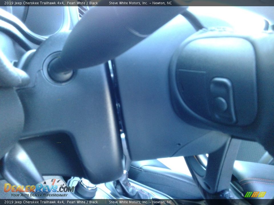 2019 Jeep Cherokee Trailhawk 4x4 Pearl White / Black Photo #17