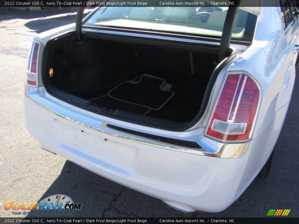 2012 Chrysler 300 C Ivory Tri-Coat Pearl / Dark Frost Beige/Light Frost Beige Photo #21