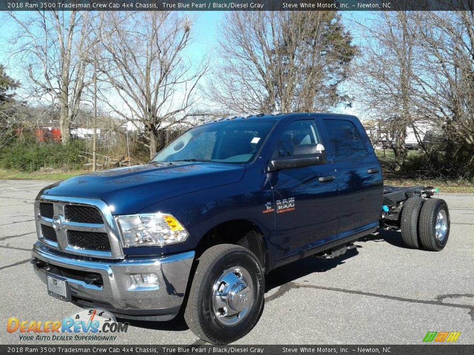 2018 Ram 3500 Tradesman Crew Cab 4x4 Chassis True Blue Pearl / Black/Diesel Gray Photo #2